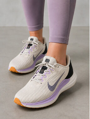 Nike Air Zoom Winflo9 Womens9.5 Light Orewood Brown DD8686-103 Running Shoes
